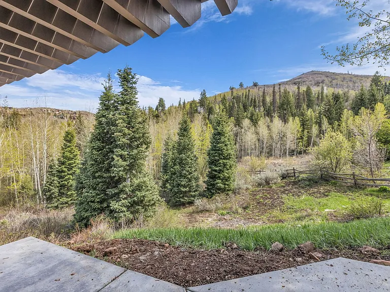 7346 Pinebrook Rd — Photo 44