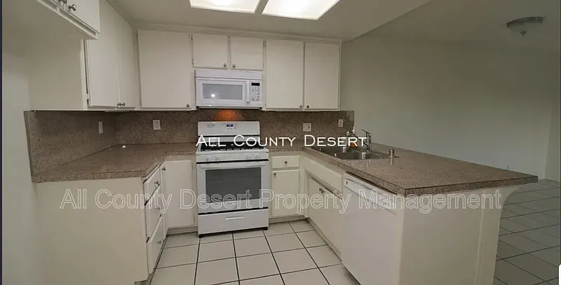 3 bed, 2.0 bath, 1200 sqft, $1,945 — Photo 2