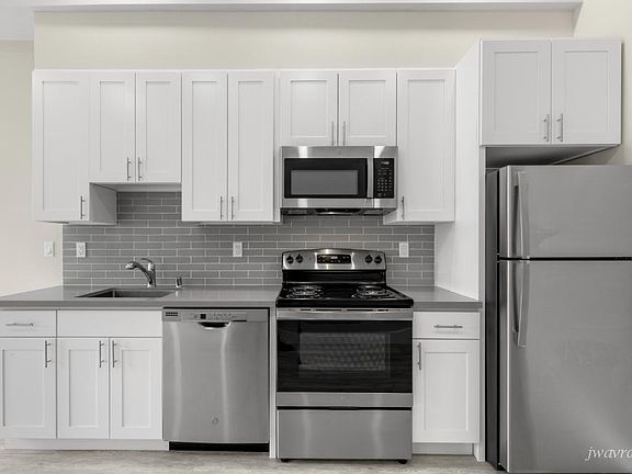 4th image of 70 Terra Vista Ave APT A
