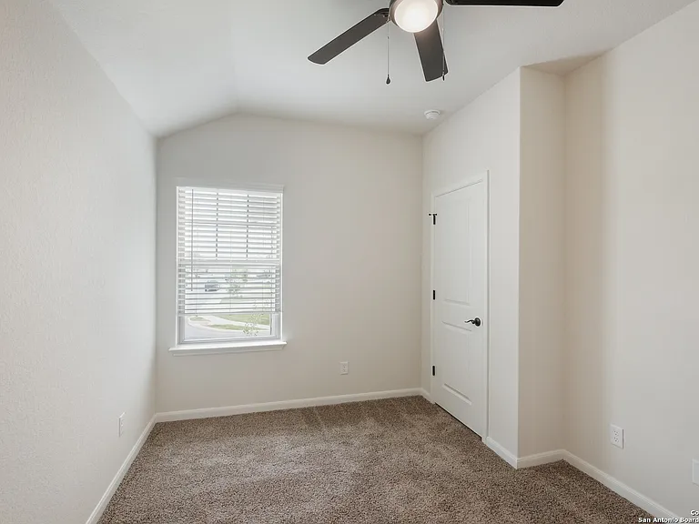 2507 Lynwood Bnd — Photo 15