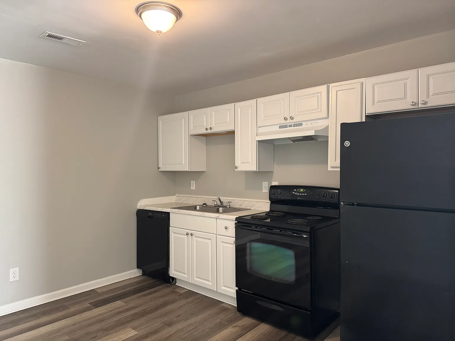 2 bed, 850 sqft, $900 — Photo 4