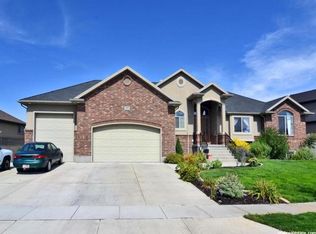 1198 S Saint Andrews Dr, Syracuse, UT 84075