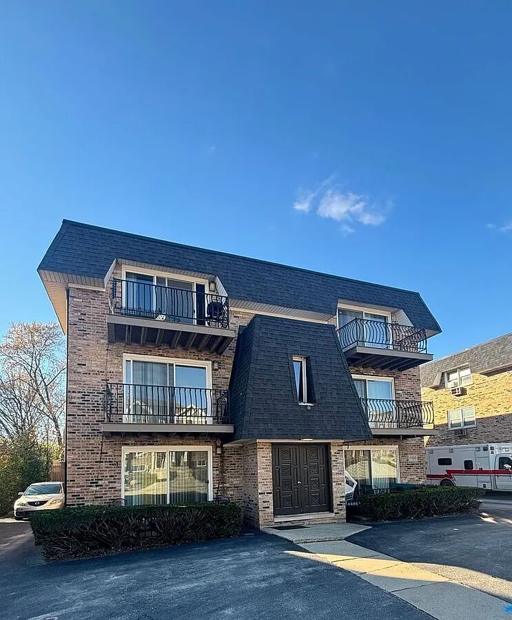 Charming 2-Bedroom Apartment in the Heart of Tinley Park! — Photo 1