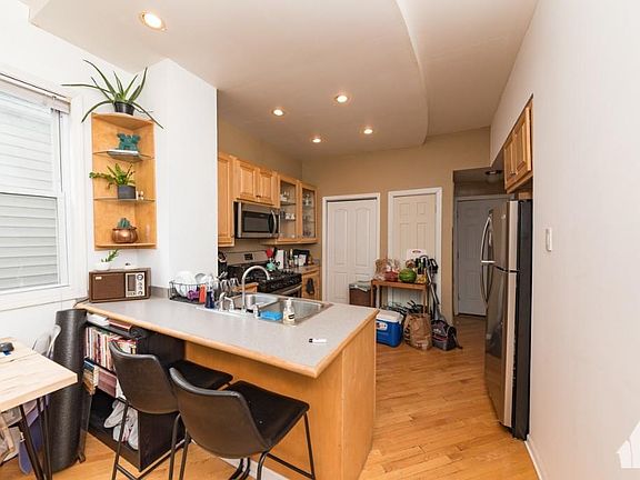 4th image of 2620 W Homer St #2S
