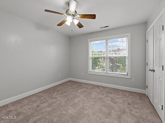 5th image of 300 Hawks Bluff Dr