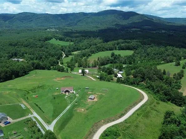 310 Triple Creek Dr, Traphill, NC 28685