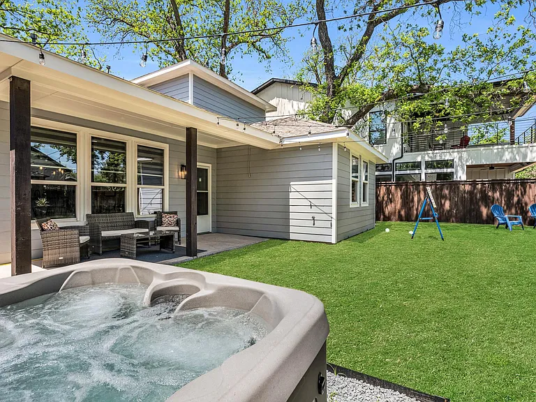 6918 Webster St — Photo 28