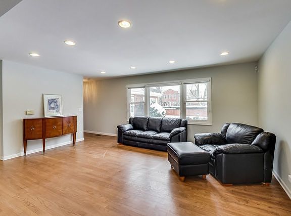2nd image of 2616 W Pratt Blvd #5