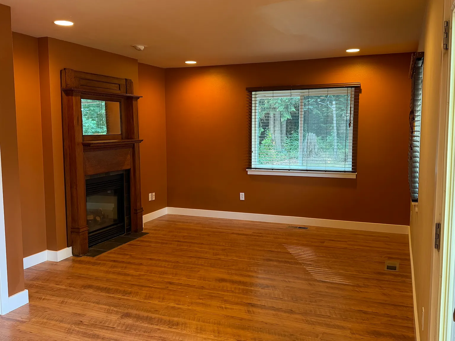 4 bed, 2.5 bath, 2800 sqft, $3,900 — Photo 2