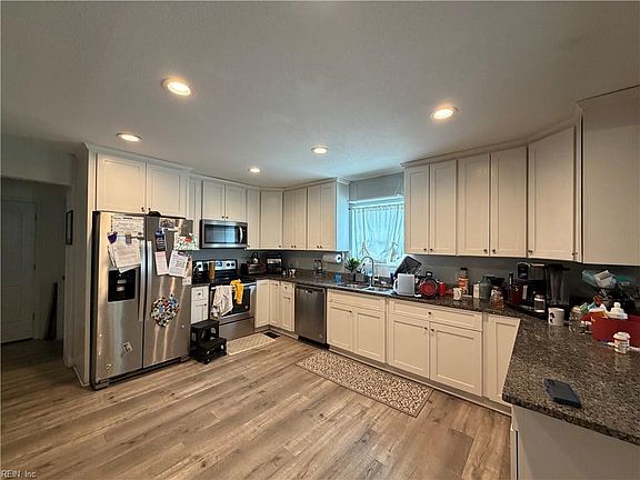 4th image of 1124 Myrtle St