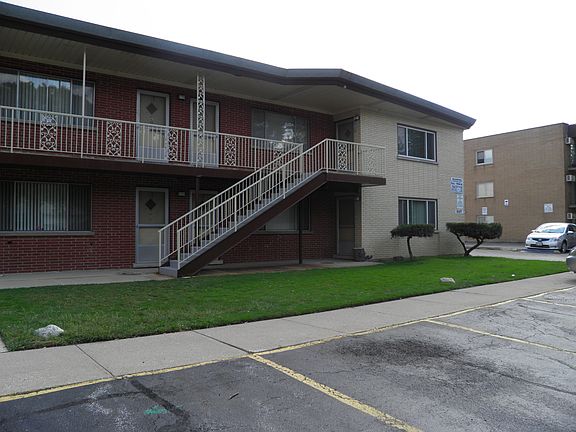 2nd image of 4931 Columbus Dr APT 2