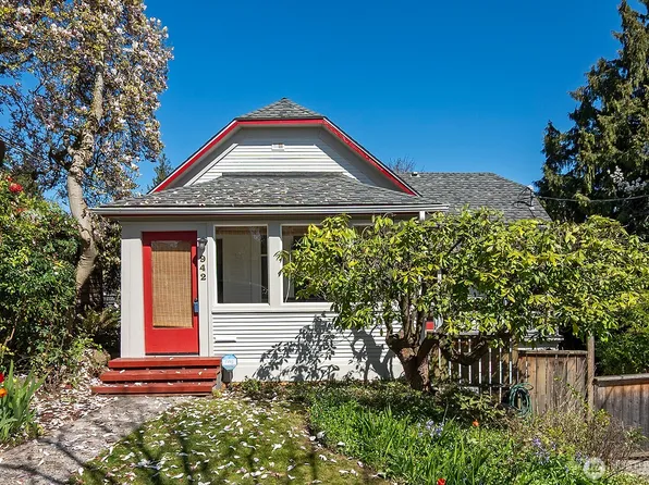 942 N 81st Street, Seattle, WA 98103