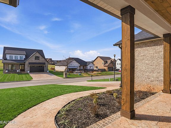 3rd image of 463 Stone Creek Dr