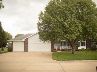 301 Juneau Ave SE, Orange City, IA 51041