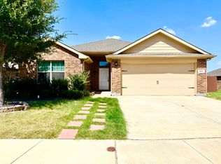 240 Crowfoot Dr, Fort Worth, TX 76131