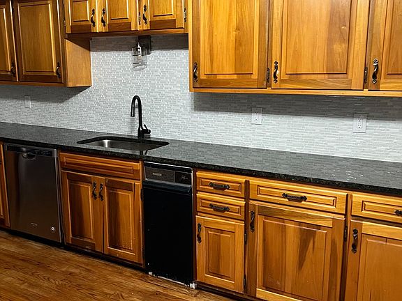 3rd image of 24634 Water St