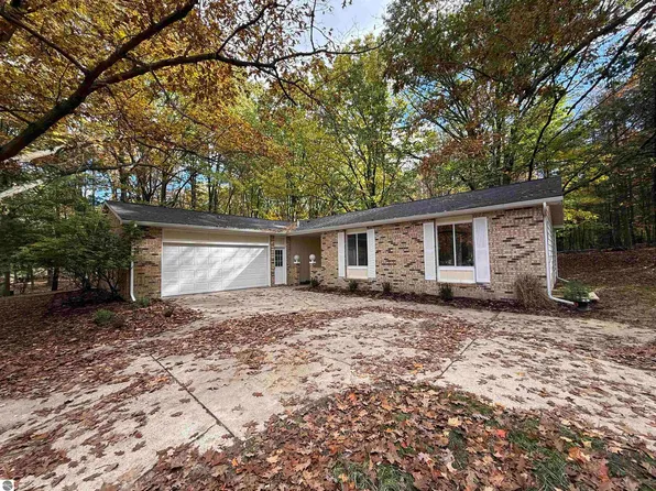 4673 Cardinal Dr, Mount Pleasant, MI 48858