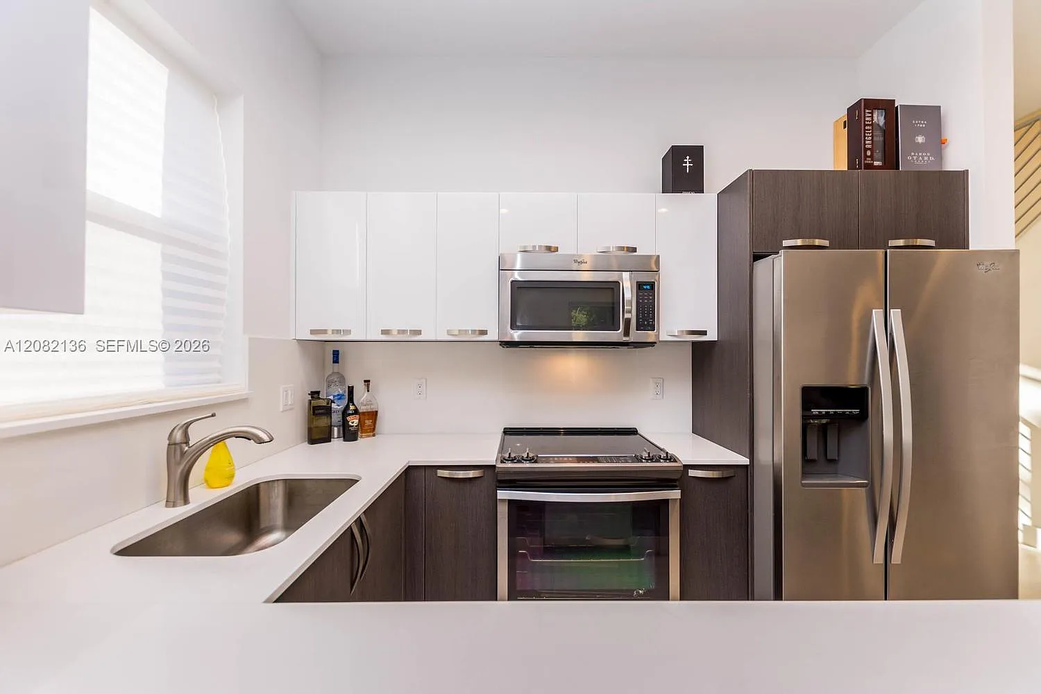 2873-2875 Sw 33 Ct Condo — Photo 3