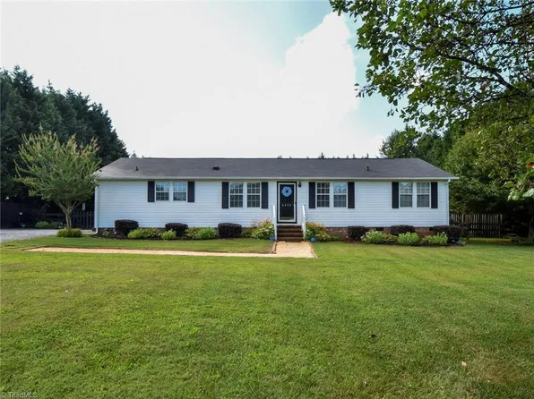 6035 Kernersville Rd, Belews Creek, NC 27009