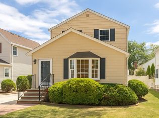 2961 Stevens St, Oceanside, NY 11572