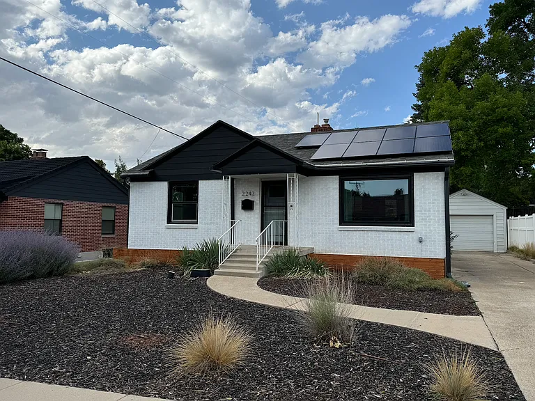2243 E Hollywood Ave — Photo 1