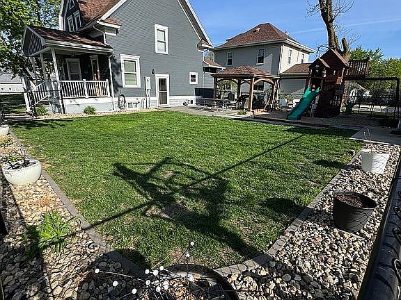 3rd image of 213 W 5th St