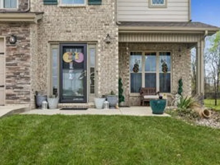 369 Frontier Dr — Photo 2