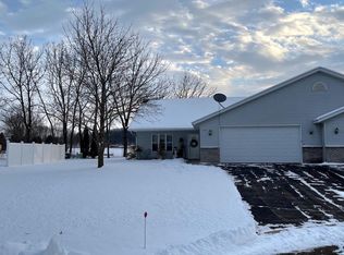 550 Ronald Lee Cir, Rio, WI 53960