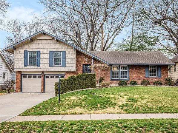 9548 Dearborn St, Overland Park, KS 66207