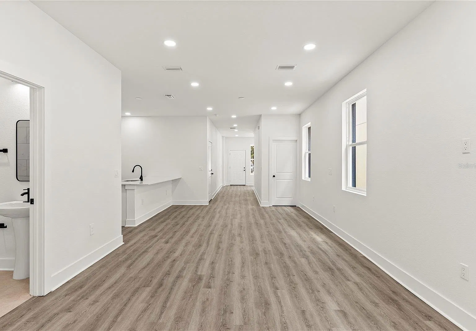 4 bed, 3.0 bath, 1680 sqft, $3,200 — Photo 4
