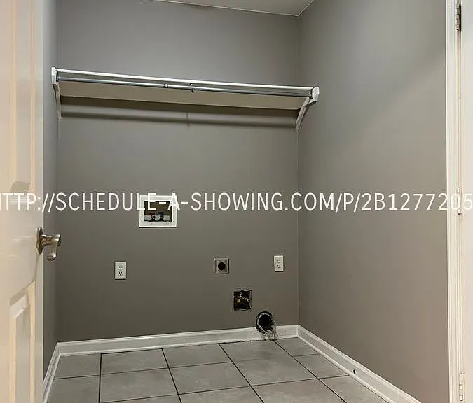 504 Hawthorne St — Photo 9