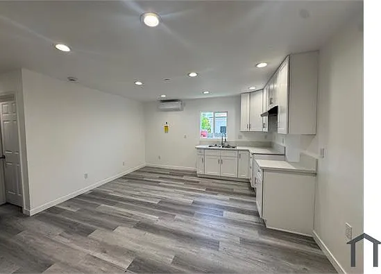 406 E 105th St #406 — Photo 8