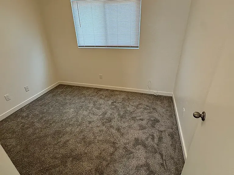 427 Oak St — Photo 10