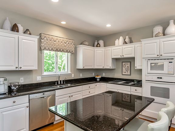 5th image of 953 Palomar Dr