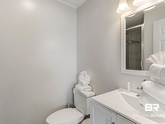 3rd image of 467 Bernard Ct W
