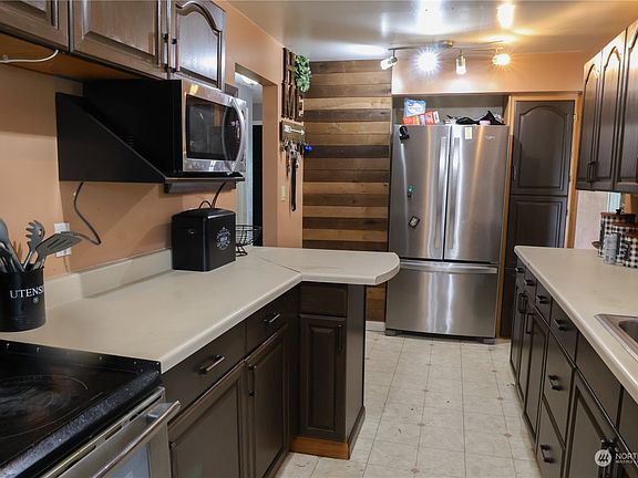 3rd image of 21943 NuCoulee Blvd