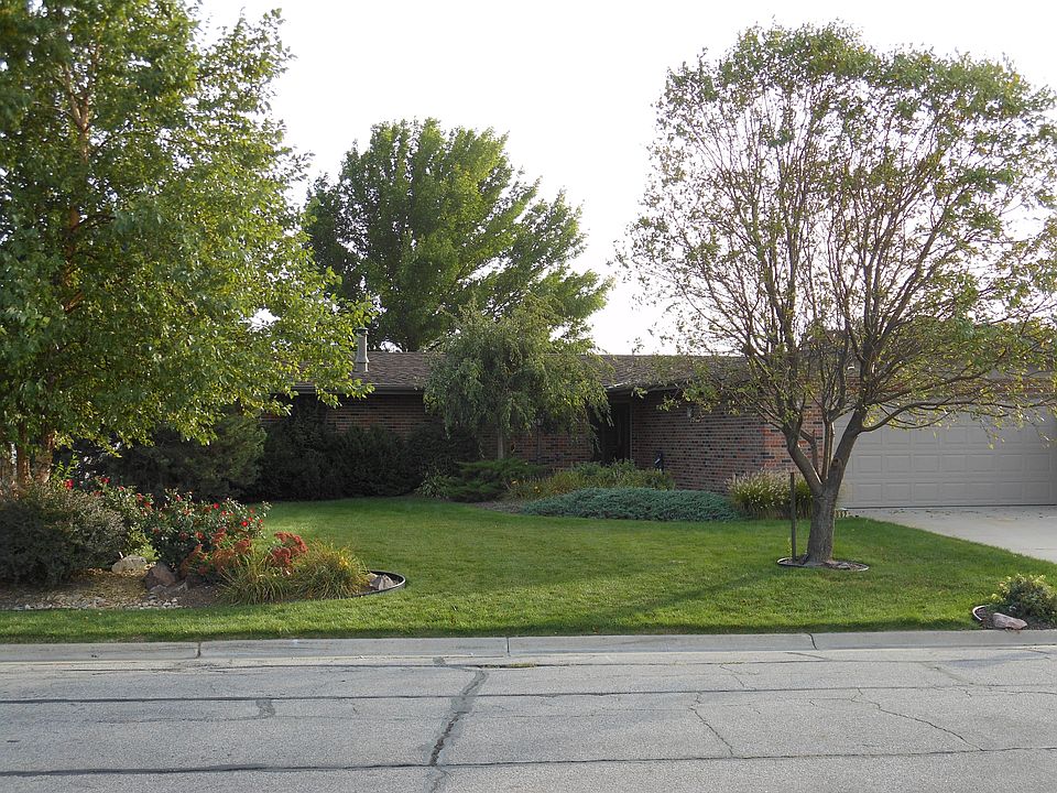 1st image of 862 N Lakeshore Dr
