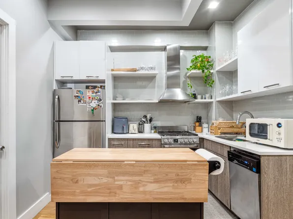 911 Nostrand Avenue image 3 of 8