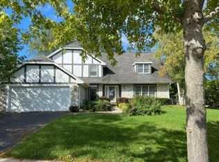 700 Fairfield Ln, Algonquin, IL 60102