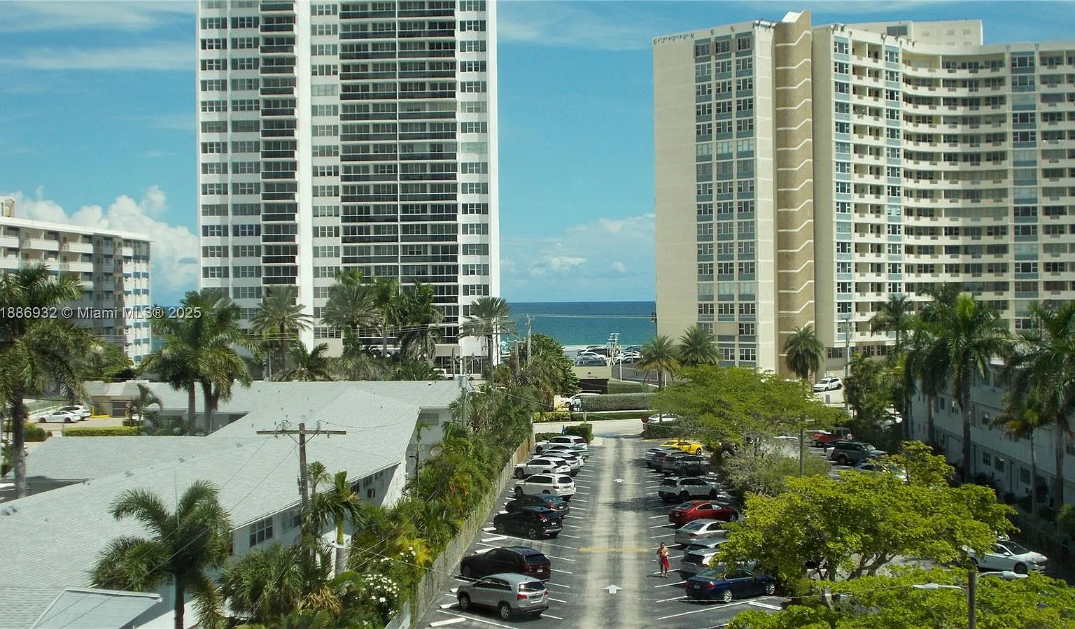 Clifton Condo — Photo 1