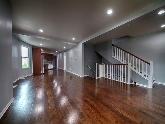 4th image of 2210 N La Crosse Ave