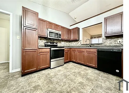 1460 Blue Brook Way — Photo 7