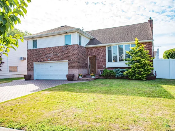 342 Links Dr E, Oceanside, NY 11572