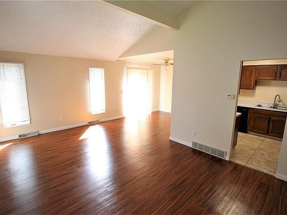 5th image of 150 Willow Pond Way
