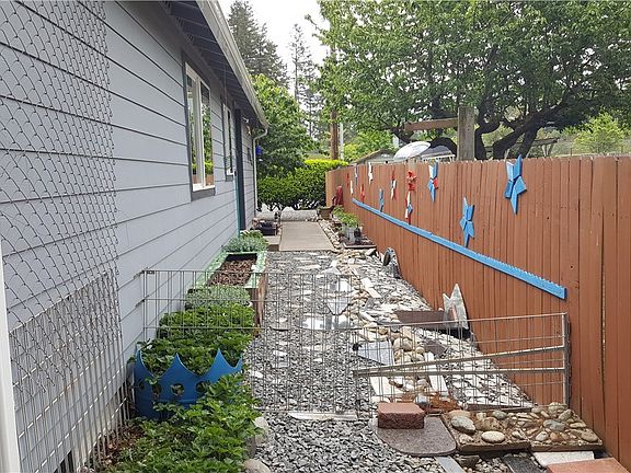 4th image of 11610 83rd Ave SW