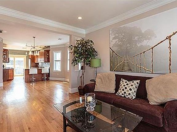 4th image of 5 Hallam St #3