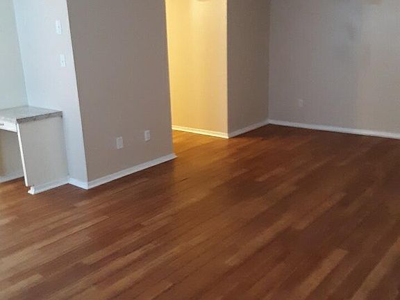 3rd image of 900 W 16th St