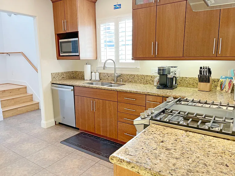 2440 Greenwood Ave — Photo 28
