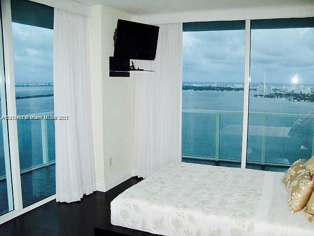 1st image of 1900 N Bayshore Dr APT 4402