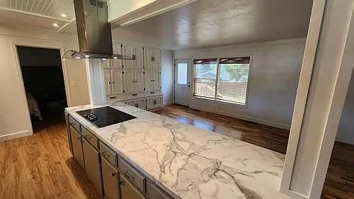 1717 Gary St NE Photo 1